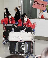 Japanese athletes return from Beijing