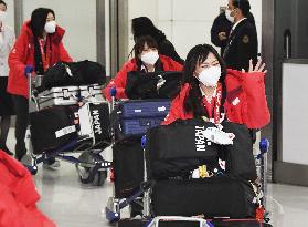 Japanese athletes return from Beijing