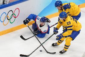 (BEIJING2022)CHINA-BEIJING-OLYMPIC WINTER GAMES-ICE HOCKEY-MEN'S BRONZE MEDAL GAME-SWE VS SVK (CN)