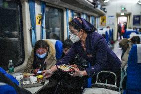 CHINA-GUIYANG-TRAIN ATTENDANT-LAST SHIFT (CN)