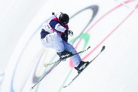 (XHTP)(BEIJING2022)CHINA-ZHANGJIAKOU-OLYMPIC WINTER GAMES-FREESTYLE SKIING-WOMEN'S FREESKI HALFPIPE-FINAL (CN)