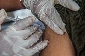 INDONESIA-MEDAN-COVID-19-VACCINATION-BOOSTER