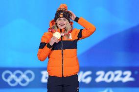 (BEIJING2022)CHINA-BEIJING-OLYMPIC WINTER GAMES-AWARDING CEREMONY-SPEED SKATING (CN)