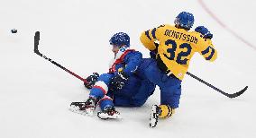 (BEIJING2022)CHINA-BEIJING-OLYMPIC WINTER GAMES-ICE HOCKEY-MEN'S BRONZE MEDAL GAME-SWE VS SVK (CN)