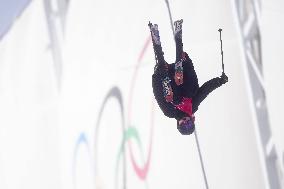 (BEIJING2022)CHINA-ZHANGJIAKOU-OLYMPIC WINTER GAMES-FREESTYLE SKIING-MEN'S FREESKI HALFPIPE-FINAL(CN)