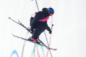 (XHTP)(BEIJING2022)CHINA-ZHANGJIAKOU-OLYMPIC WINTER GAMES-FREESTYLE SKIING-MEN'S FREESKI HALFPIPE-FINAL(CN)