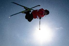 (BEIJING2022)CHINA-ZHANGJIAKOU-OLYMPIC WINTER GAMES-FREESTYLE SKIING-MEN'S FREESKI HALFPIPE-FINAL(CN)