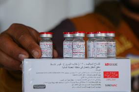 MIDEAST-GAZA CITY-COVID-19-VACCINE