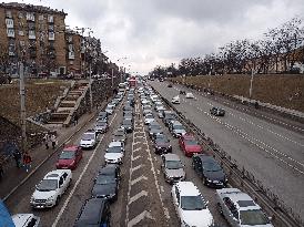 UKRAINE-KIEV-CITIZENS-HEADING OUT OF CITY