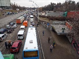 UKRAINE-KIEV-CITIZENS-HEADING OUT OF CITY