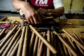 INDONESIA-YOGYAKARTA-CIGARS-PRODUCTION