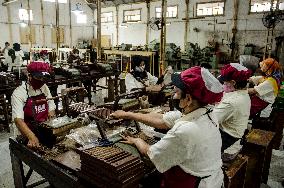 INDONESIA-YOGYAKARTA-CIGARS-PRODUCTION