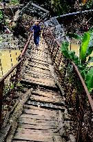 INDONESIA-BOGOR-BROKEN BRIDGE