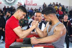 (SP)MIDEAST-GAZA CITY-ARM WRESTLING