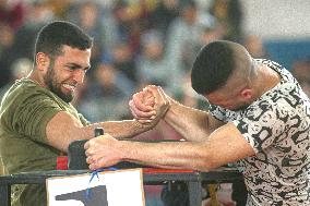 (SP)MIDEAST-GAZA CITY-ARM WRESTLING