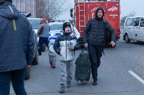 HUNGARY-BEREGSURANY-PEOPLE LEAVING UKRAINE