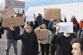 People fleeing Ukraine