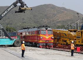 CHINA-GUANGDONG-SHENZHEN-FREIGHT TRAIN-SUPPLY-HONG KONG-COVID-19 (CN)