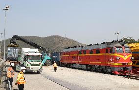 CHINA-GUANGDONG-SHENZHEN-FREIGHT TRAIN-SUPPLY-HONG KONG-COVID-19 (CN)