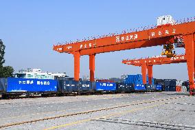 CHINA-GUANGDONG-SHENZHEN-FREIGHT TRAIN-SUPPLY-HONG KONG-COVID-19 (CN)