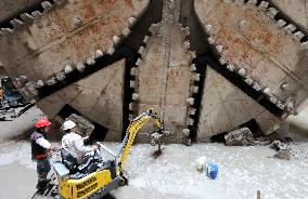 CHINA-SHANGHAI-DOMESTICALLY DEVELOPED SUPER-SIZED SHIELD TUNNELING MACHINE-CONSTRUCTION (CN)