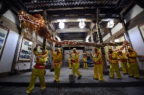 CHINA-ANHUI-HUANGSHAN-LONGTAITOU DAY-CELEBRATION-STRAW-WOVEN DRAGON (CN)