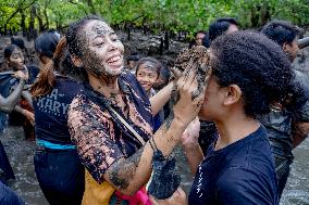 INDONESIA-BALI-MUD BATH-NYEPI-CELEBRATION