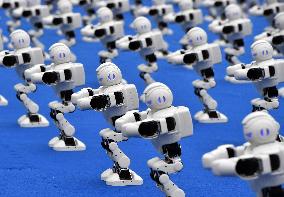 Xinhua Headlines: China sets 2022 GDP target at around 5.5 pct, giving a shot in arm to world recovery