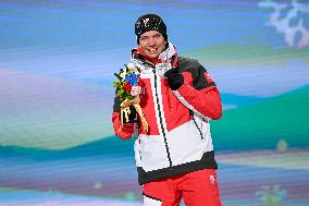 (SP)CHINA-BEIJING-BEIJING 2022 WINTER PARALYMPICS-ALPINE SKIING-MEN'S DOWNHILL-STANDING-AWARDING CEREMONY(CN)