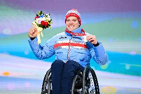 (SP)CHINA-BEIJING-BEIJING 2022 WINTER PARALYMPICS-ALPINE SKIING-MEN'S DOWNHILL-SITTING-AWARDING CEREMONY (CN)