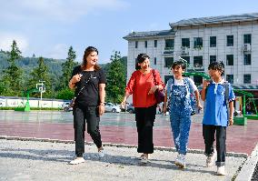 CHINA-GUIZHOU-MIAO ETHNIC GROUP-GIRL-NEW SEMESTER (CN)