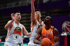 (SP)CHINA-LIAONING-SHENYANG-BASKETBALL-CBA LEAGUE-JILIN NORTHEAST TIGERS VS SHANGHAI SHARKS