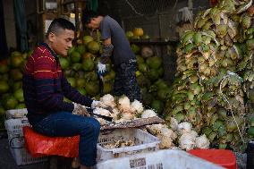 CHINA-HAINAN-HAIKOU-FRUIT MARKET (CN)