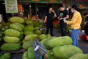 CHINA-HAINAN-HAIKOU-FRUIT MARKET (CN)