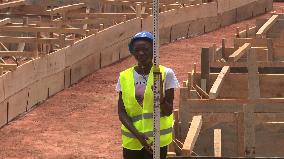 CENTRAL AFRICAN REPUBLIC-BANGUI-FEMALE WORKER-CONSTRUCTION SITE