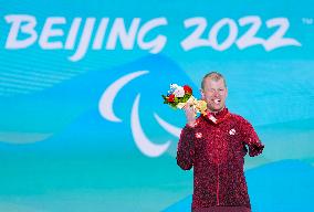 (SP)CHINA-ZHANGJIAKOU-WINTER PARALYMPICS-PARA BIATHLON-MEN'S MIDDLE DISTANCE STANDING-AWARDING CEREMONY (CN)