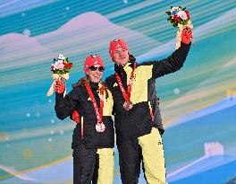 (SP)CHINA-ZHANGJIAKOU-WINTER PARALYMPICS-PARA CROSS-COUNTRY SKIING-WOMEN'S SPRINT FREE TECHNIQUE VISION IMPAIRED-AWARDING...