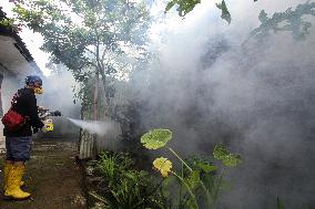 INDONESIA-SURAKARTA-ANTI-MOSQUITO FOG