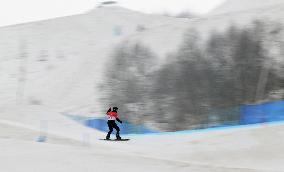 (SP)CHINA-ZHANGJIAKOU-WINTER PARALYMPICS-PARA SNOWBOARD-MEN'S BANKED SLALOM SB-LL2 (CN)