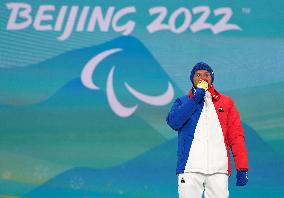 (SP)CHINA-ZHANGJIAKOU-WINTER PARALYMPICS-PARA BIATHLON-MEN'S INDIVIDUAL STANDING-CEREMONY(CN)