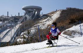 (SP)CHINA-ZHANGJIAKOU-WINTER PARALYMPICS-PARA CROSS-COUNTRY SKIING-WOMEN'S MIDDLE DISTANCE SITTING(CN)