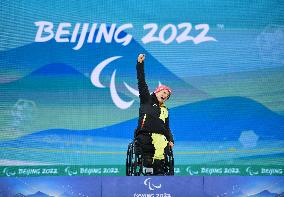 (SP)CHINA-BEIJING-WINTER PARALYMPICS-PARA ALPINE SKIING-WOMEN'S SLALOM SITTING-VICTORY CEREMONY(CN)