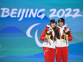(SP)CHINA-BEIJING-WINTER PARALYMPICS-ALPINE SKIING-WOMEN'S SLALOM-VISION IMPAIRED-VICTORY CEREMONY (CN)