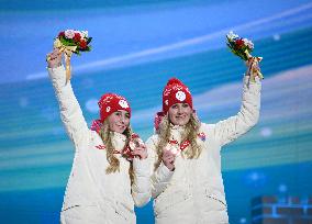 (SP)CHINA-BEIJING-WINTER PARALYMPICS-ALPINE SKIING-WOMEN'S SLALOM-VISION IMPAIRED-VICTORY CEREMONY (CN)