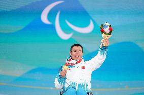 (SP)CHINA-ZHANGJIAKOU-WINTER PARALYMPICS-PARA CROSS-COUNTRY SKIING-MEN'S MIDDLE DISTANCE SITTING-VICTORY CEREMONY (CN)