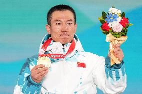(SP)CHINA-ZHANGJIAKOU-WINTER PARALYMPICS-PARA CROSS-COUNTRY SKIING-MEN'S MIDDLE DISTANCE SITTING-VICTORY CEREMONY (CN)