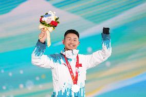 (SP)CHINA-ZHANGJIAKOU-WINTER PARALYMPICS-PARA CROSS-COUNTRY SKIING-MEN'S MIDDLE DISTANCE STANDING-VICTORY CEREMONY (CN)