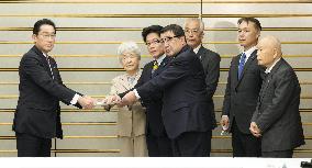 Japan PM Kishida meets with kin of abductees