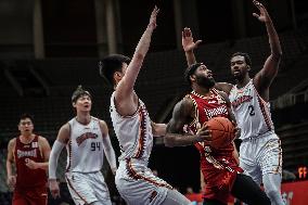 (SP)CHINA-SHENYANG-BASKETBALL-CBA LEAGUE-SHANXI LOONGS VS SHANGHAI SHARKS (CN)