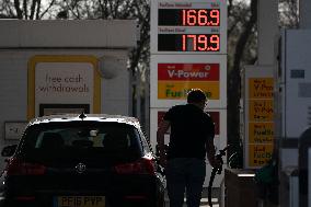 BRITAIN-OIL PRICES-JUMP
